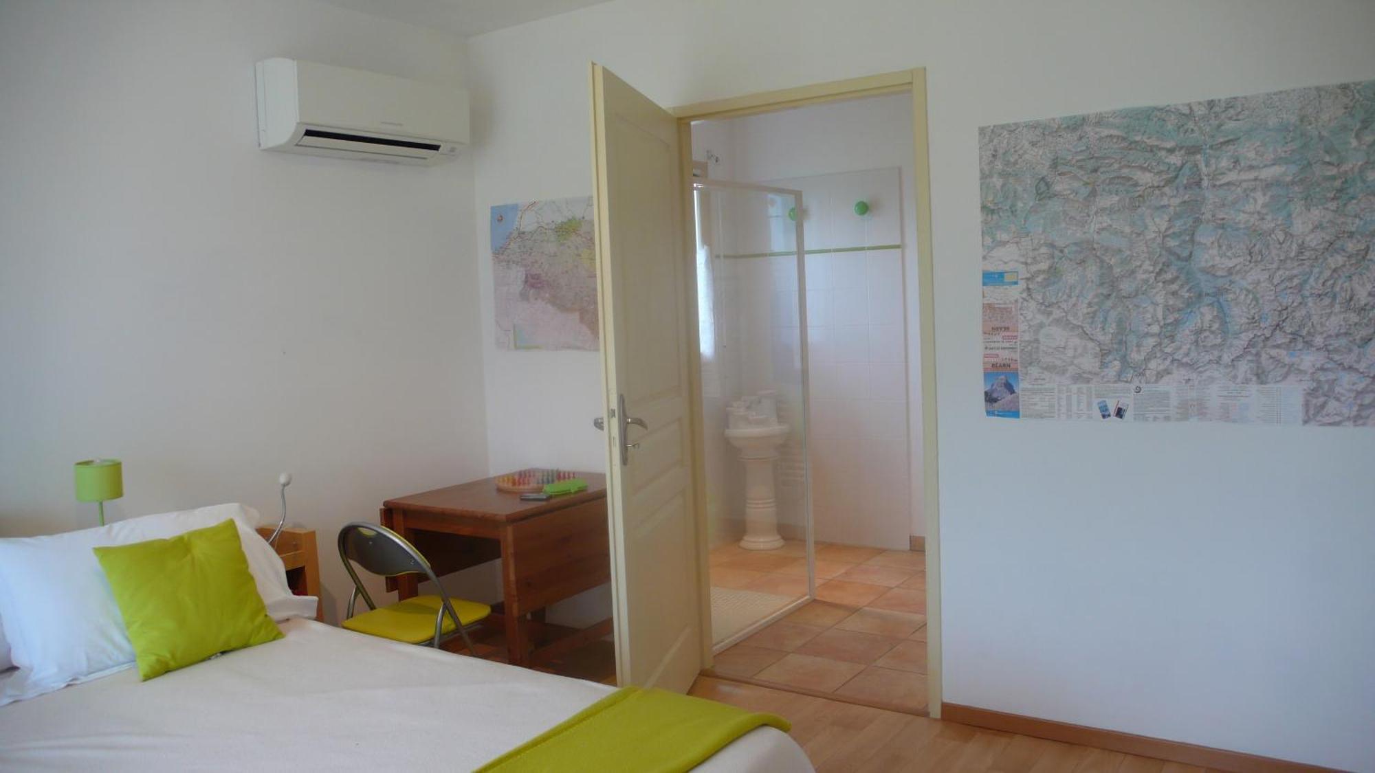 Chambres D'Hotes Relais Milord Estialescq Exterior foto